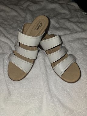 Clarks Collection White Triple-Strap Slide Sandals Size 10